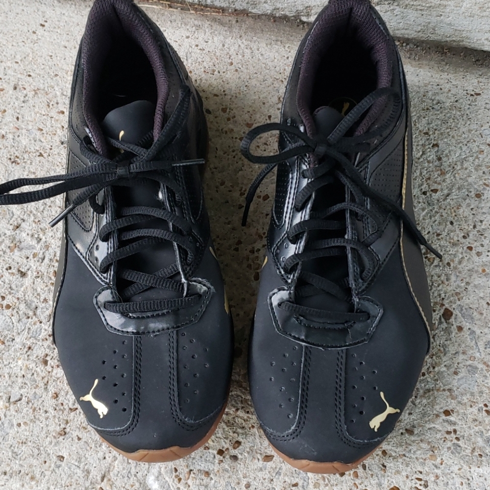 Puma size 8 black and gold tennis shoes